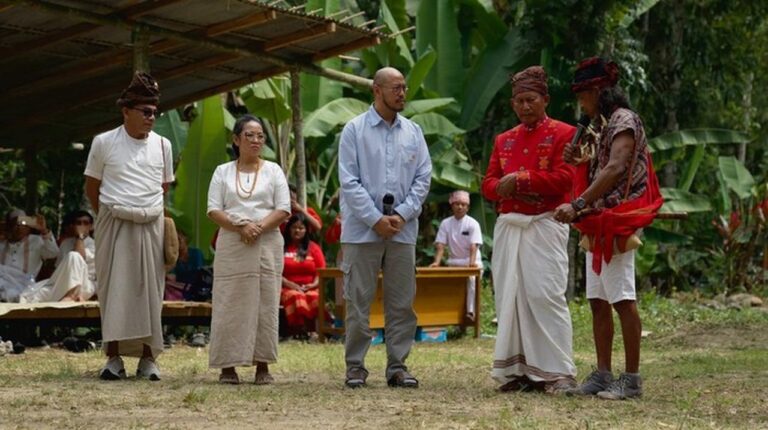 Pandji Pragiwaksono Jalani Ritual Adat Toraja Usai Materi Stand Up 2013 Viral