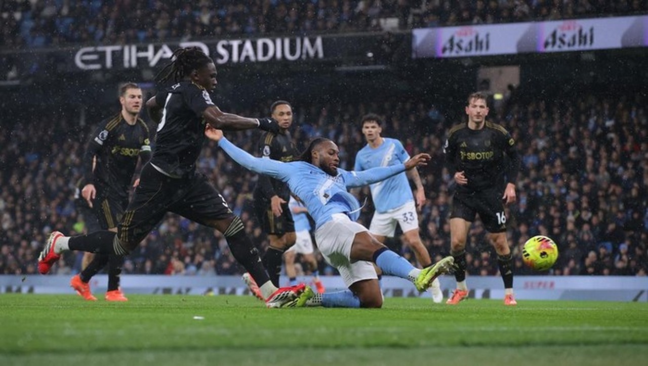 Babak Pertama Liga Inggris: Manchester City Ungguli Fulham 3-0 di Tengah Hujan Deras