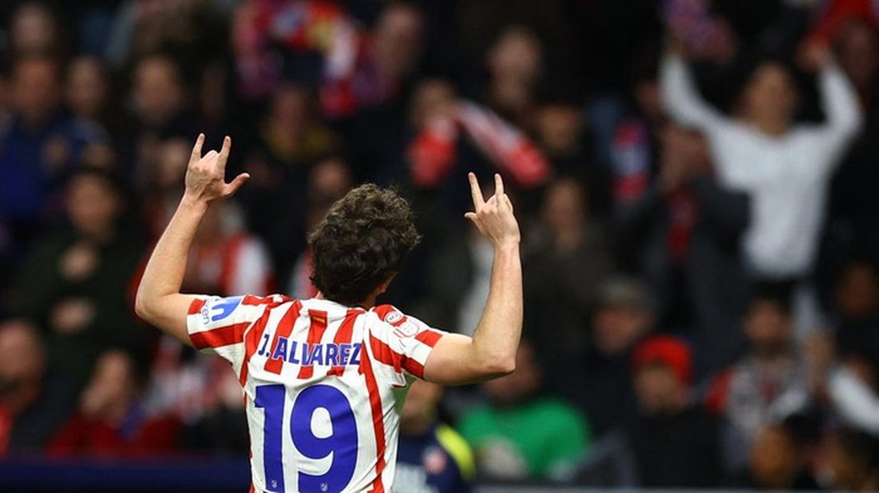 Julian Alvarez Akhiri Paceklik Gol, Cerezo Ungkap Pengaruh Rumor Barcelona